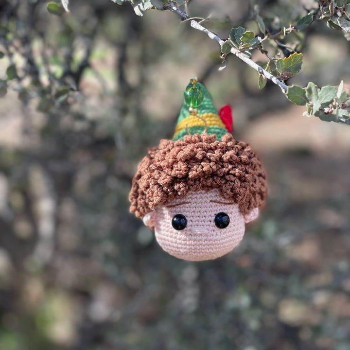 Buddy the Elf Ornament crochet pattern, finished amigurumi